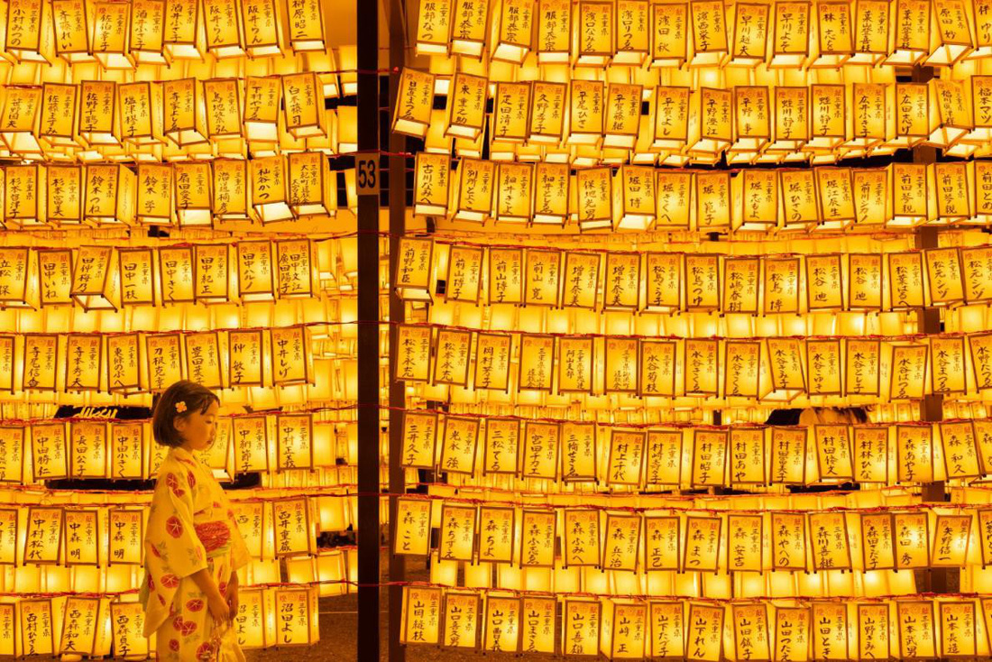 Phật tử cầu nguyện vào top 70 ảnh đẹp nhất năm của NatGeo - Ảnh 8.