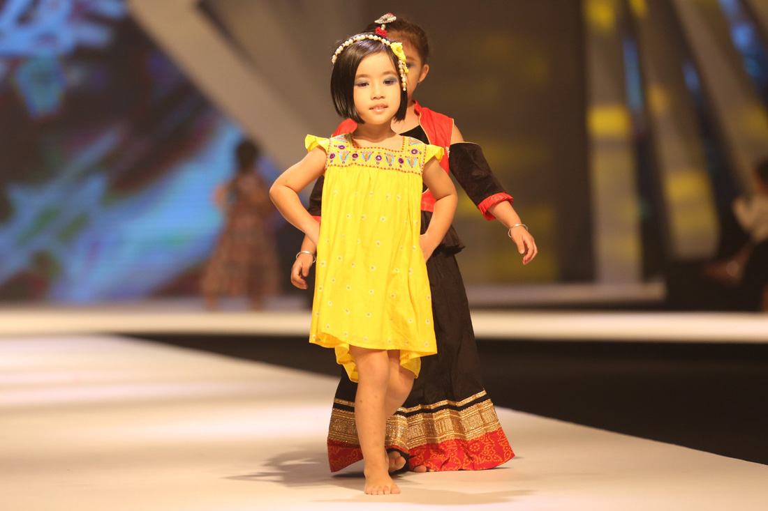 Chọn váy xinh diện Tết cho bé từ Tuần lễ thời trang trẻ em châu Á - Ảnh 6.