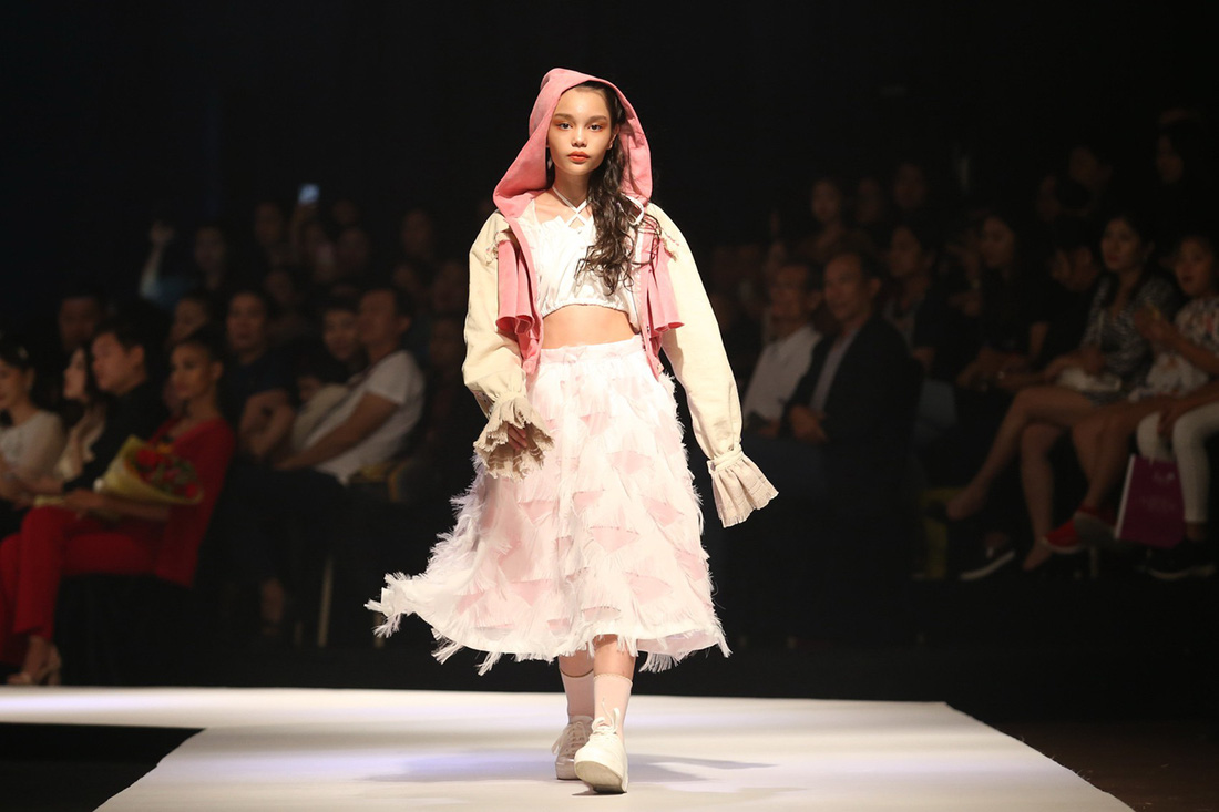 Chọn váy xinh diện Tết cho bé từ Tuần lễ thời trang trẻ em châu Á - Ảnh 8.