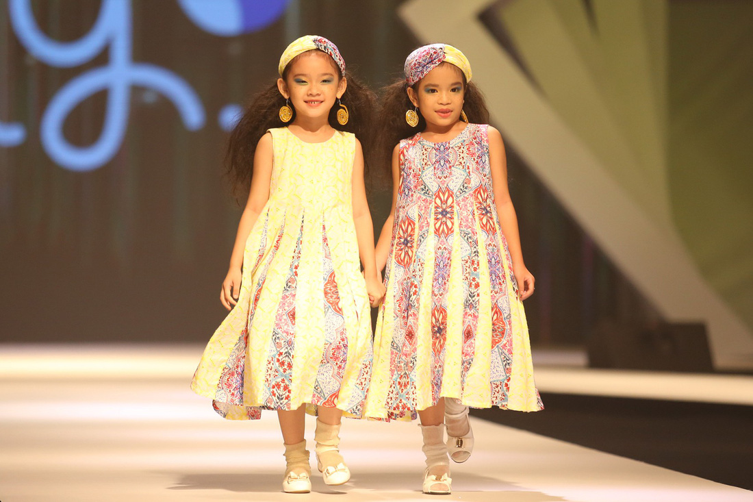 Chọn váy xinh diện Tết cho bé từ Tuần lễ thời trang trẻ em châu Á - Ảnh 13.