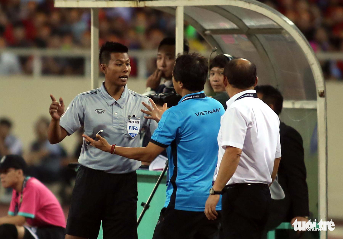 Ông Park phản ứng với trọng tài để bảo vệ các học trò - Ảnh 8.