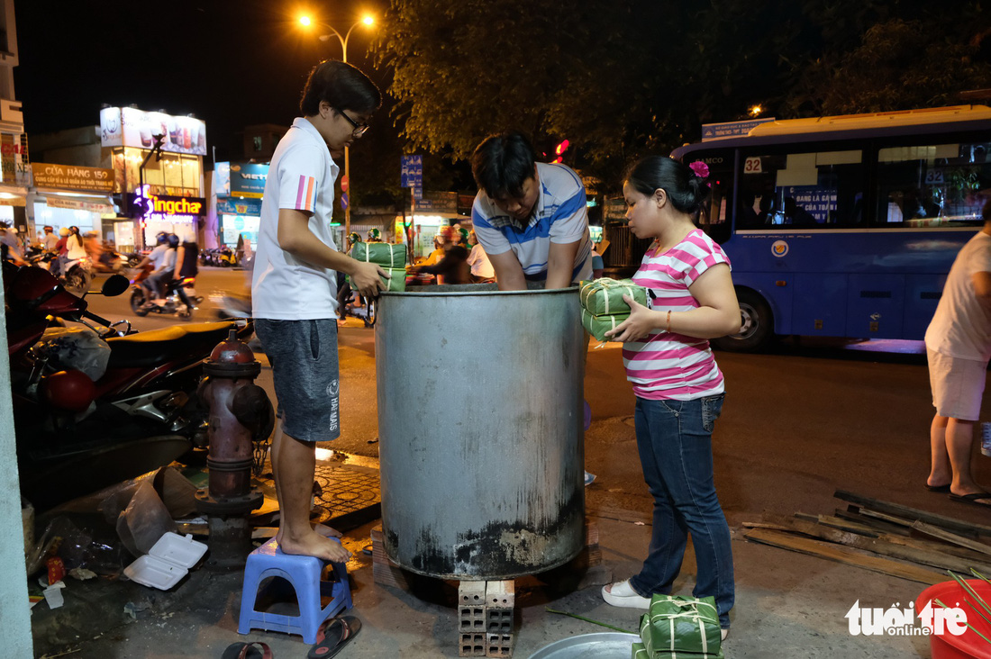 Nồi bánh chưng có vị tình thân của người Sài Gòn - Ảnh 8.