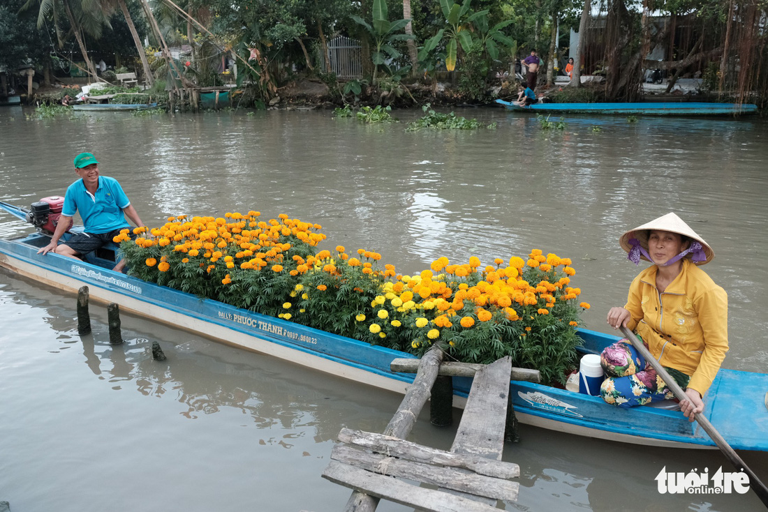 Miền Tây ngày giáp tết: gốc mai, bông thọ và... Đắp mộ cuộc tình - Ảnh 13.