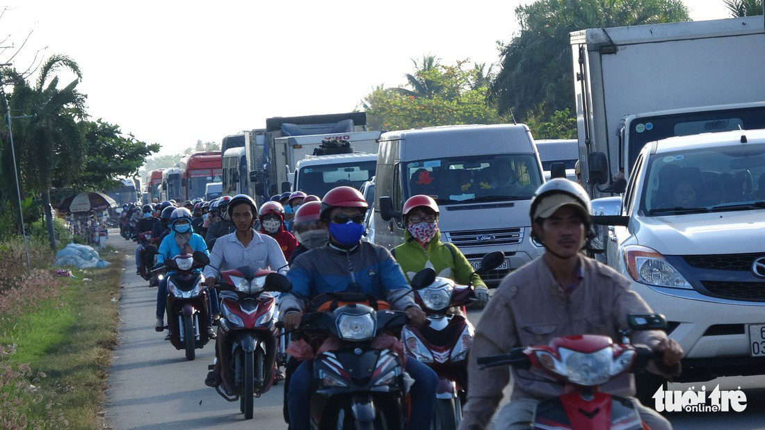 Tai nạn chồng tai nạn: Vĩnh Long kẹt cứng, Cần Thơ vật vã - Ảnh 3.