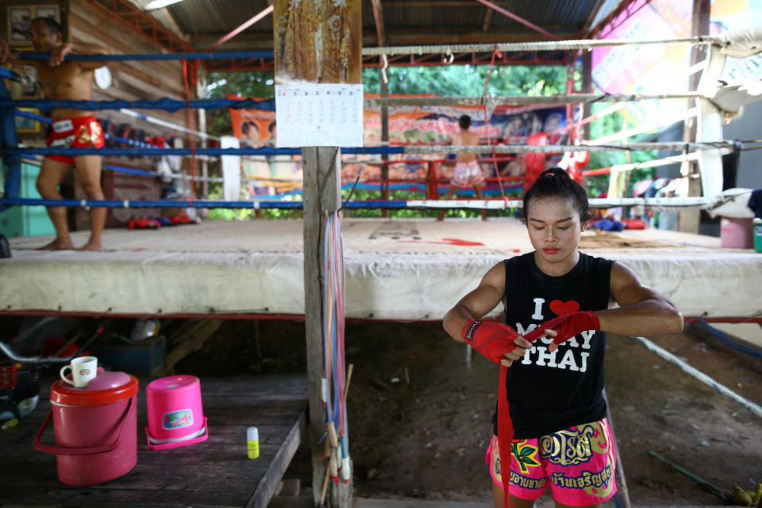 Cuộc sống của một võ sĩ Muay chuyển giới ở Thái Lan - Ảnh 7.