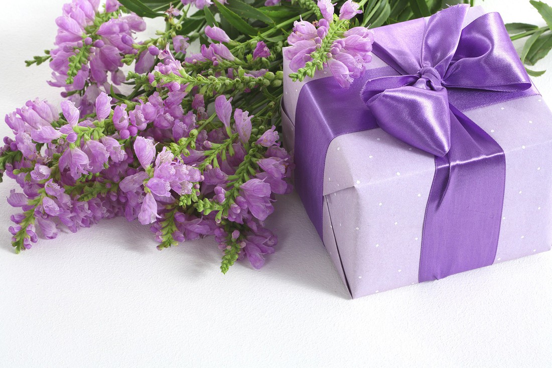 Thổi thêm tí lãng mạn với sắc màu ảo diệu cho Valentines năm nay - Ảnh 2.