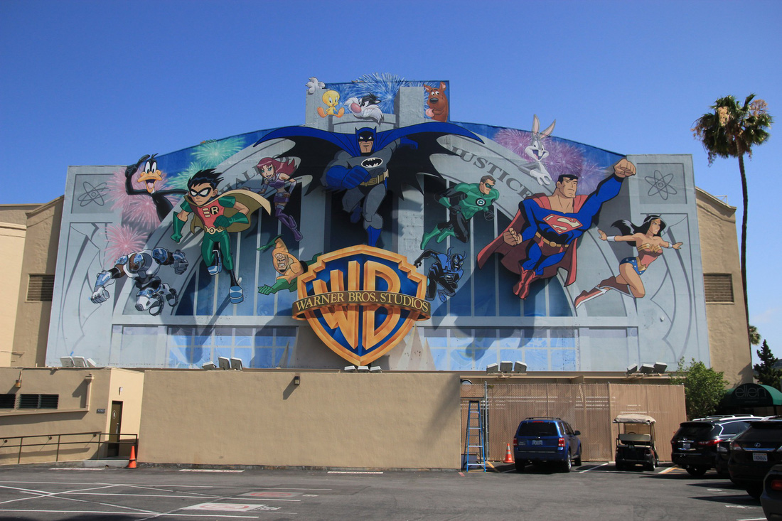 Thăm phim trường Hãng Warner Bros: khám phá bí mật Hollywood - Ảnh 1.