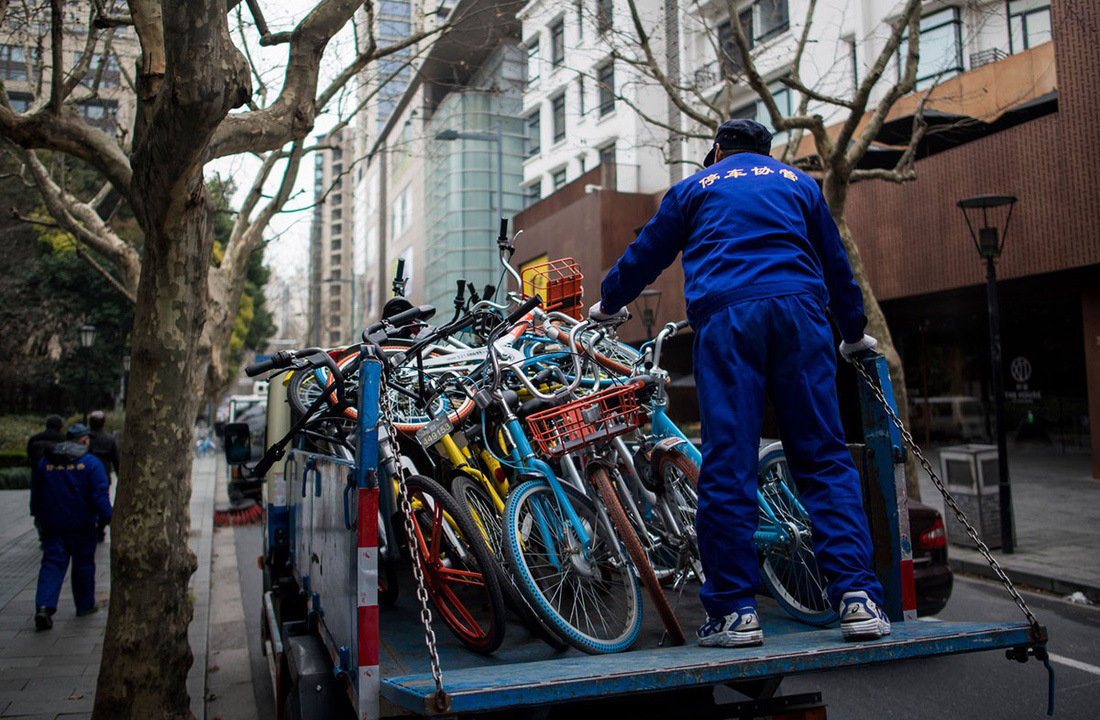 Những núi xe đạp bị vứt bỏ ở Trung Quốc - Ảnh 7.