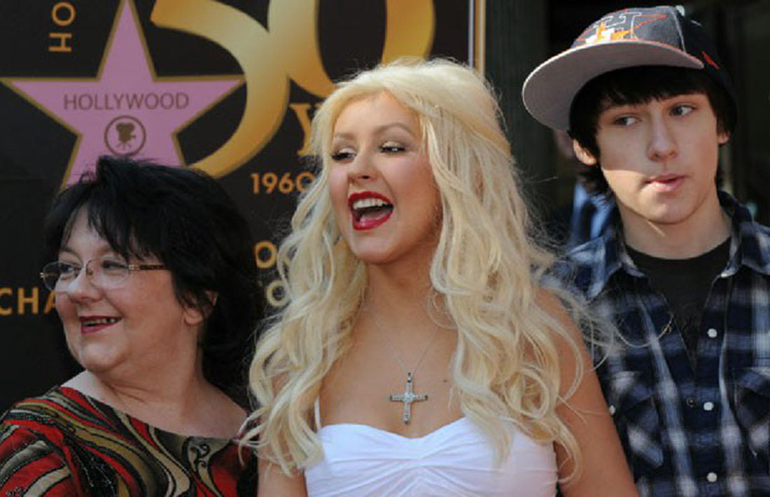 Christina Aguilera: is at the point where she wants to throw it all away - Photo 8.