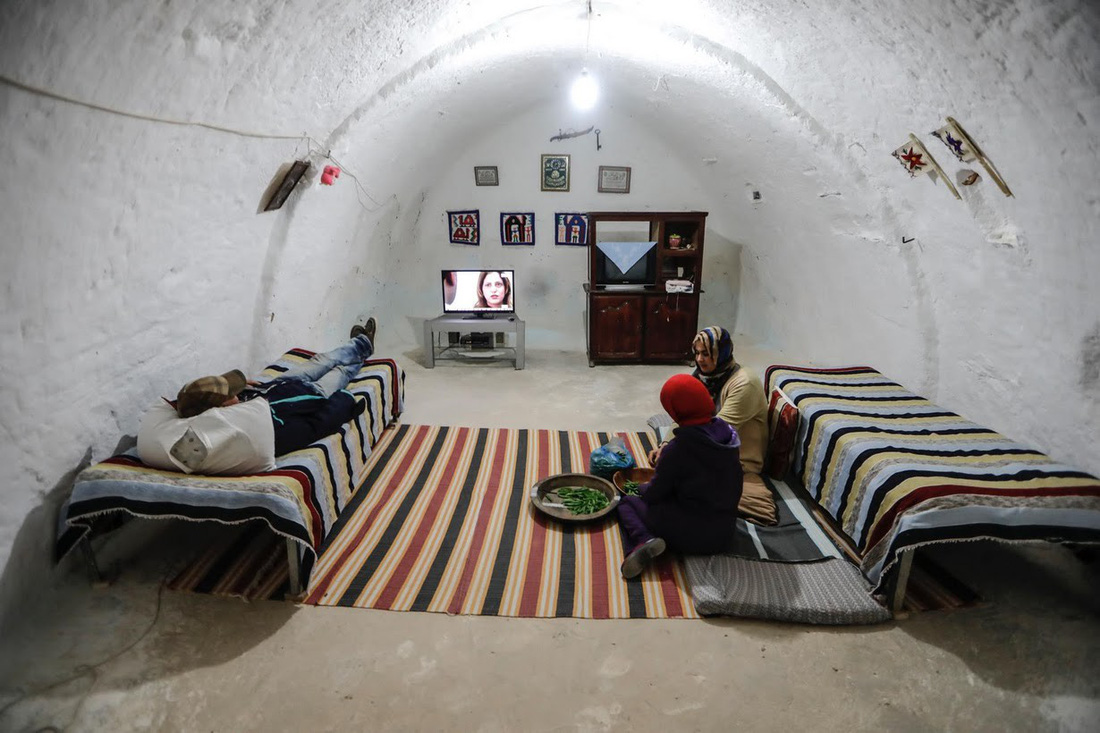 Cuộc sống của các gia đình dưới lòng đất ở Tunisia - Ảnh 9.