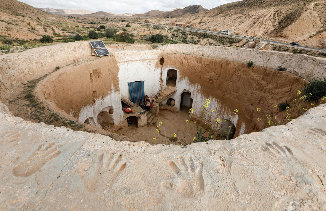 Cuộc sống của các gia đình dưới lòng đất ở Tunisia - Ảnh 2.