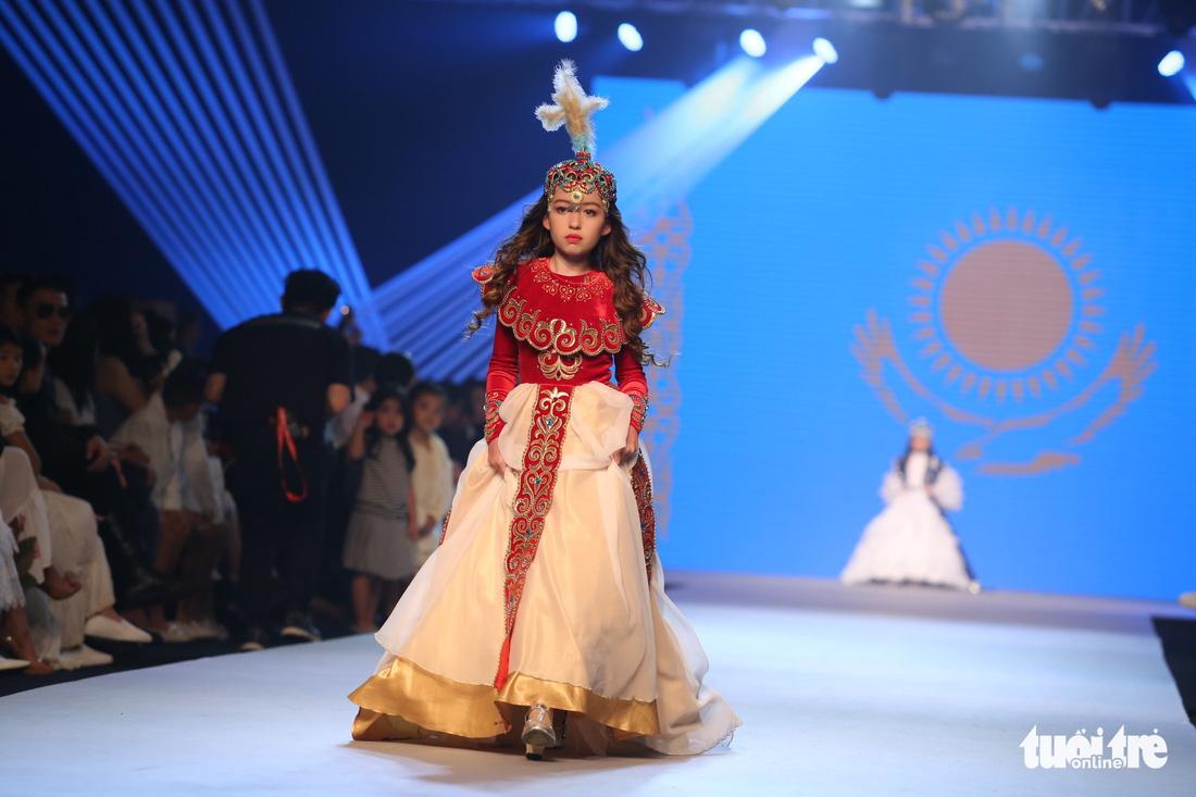 7 nhà thiết kế châu Á giới thiệu thời trang trẻ em tại Sài Gòn - Ảnh 10.
