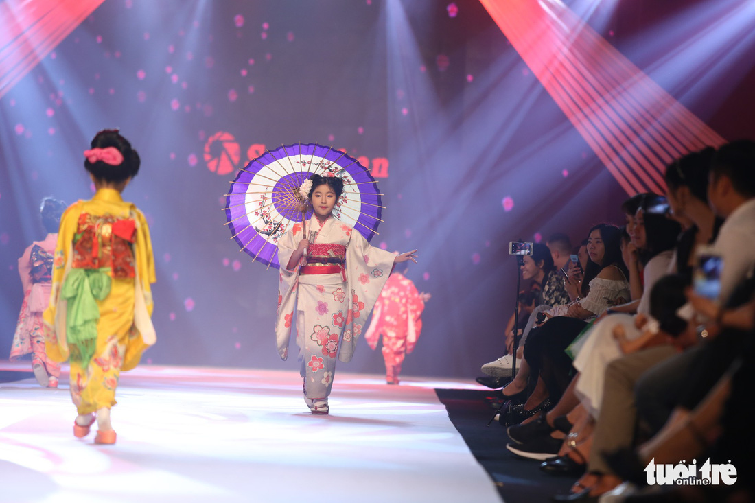 7 nhà thiết kế châu Á giới thiệu thời trang trẻ em tại Sài Gòn - Ảnh 20.