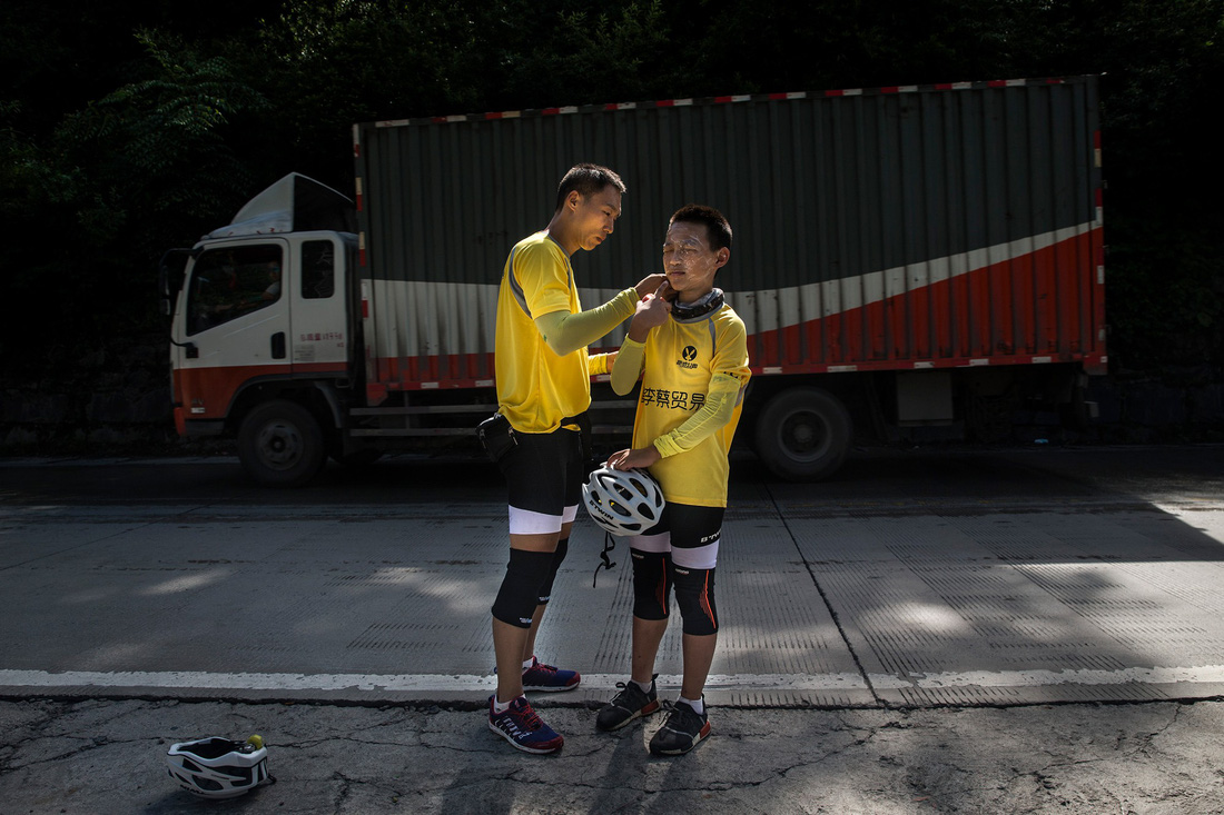 Bài học đầu đời cho con trai: đạp xe chinh phục Tây Tạng - Ảnh 3.