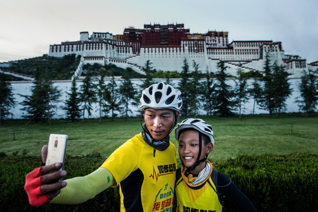 Bài học đầu đời cho con trai: đạp xe chinh phục Tây Tạng - Ảnh 18.