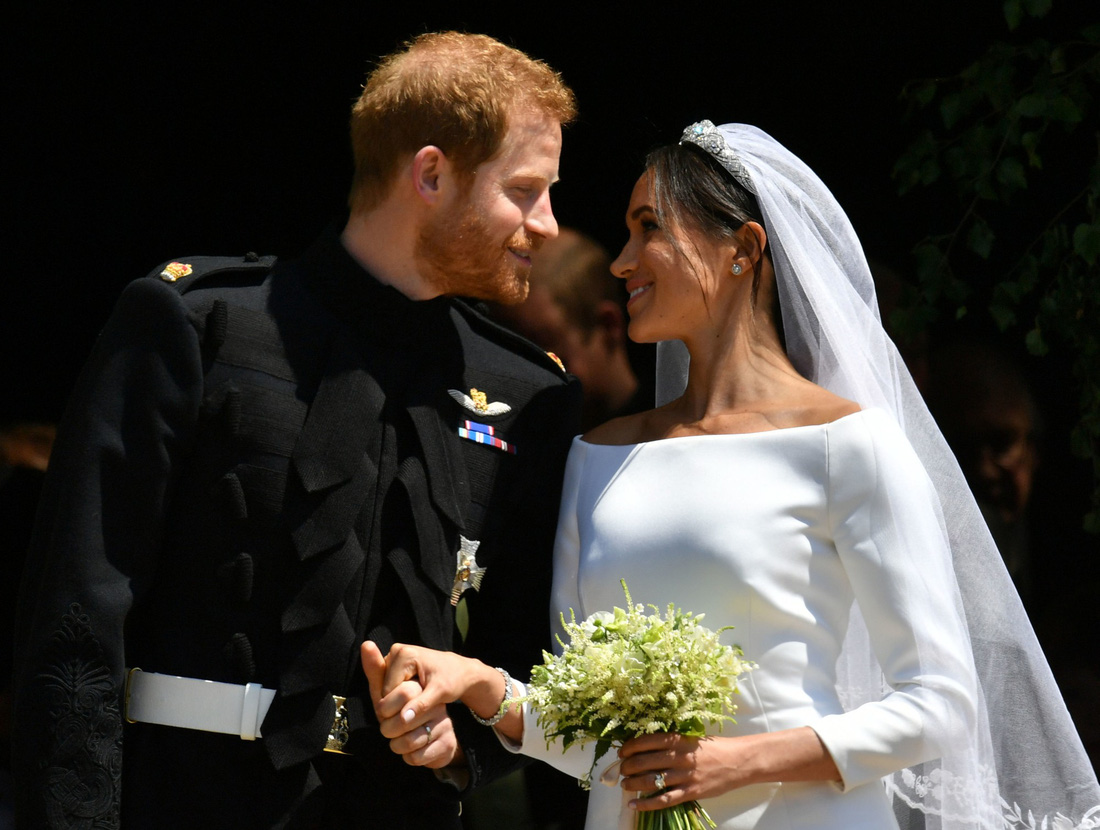 Chiếc váy cưới cho người bình thường trong hôn lễ hoàng gia Anh - Ảnh 14.