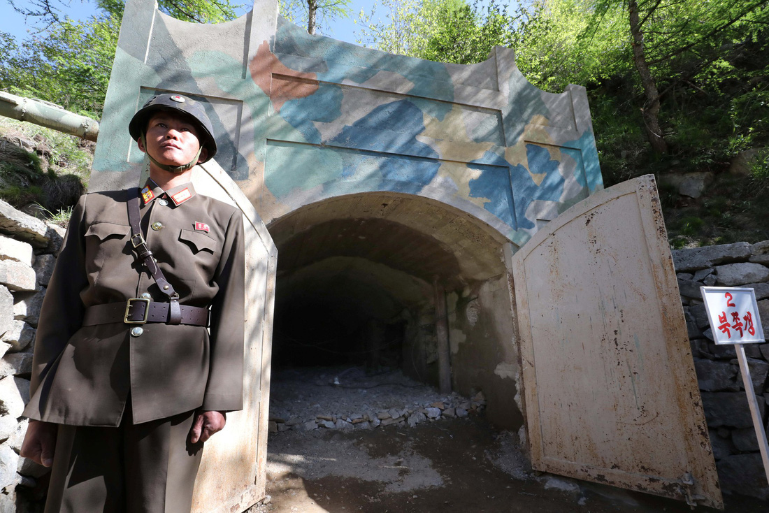 Cận cảnh phá bỏ bãi thử hạt nhân Punggye-ri của Triều Tiên - Ảnh 1.