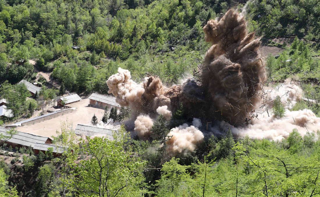 Cận cảnh phá bỏ bãi thử hạt nhân Punggye-ri của Triều Tiên - Ảnh 9.