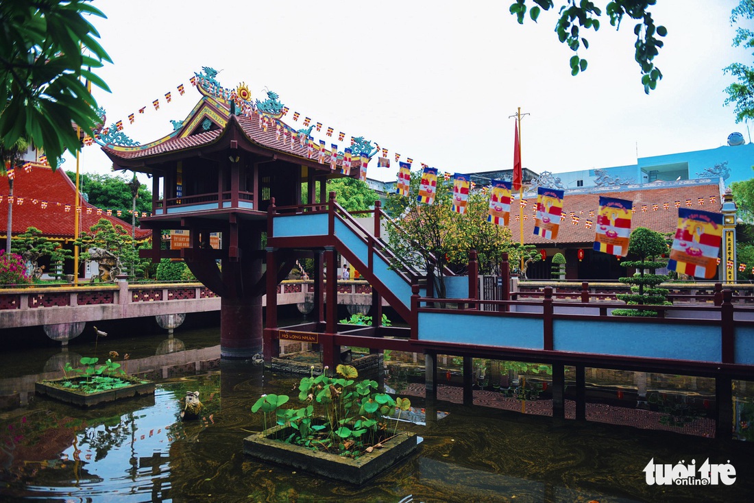 Mùa Phật Đản đi lễ chùa Một Cột tại Sài Gòn - Ảnh 4. Mùa Phật Đản đi lễ chùa Một Cột tại Sài Gòn - Ảnh 4.