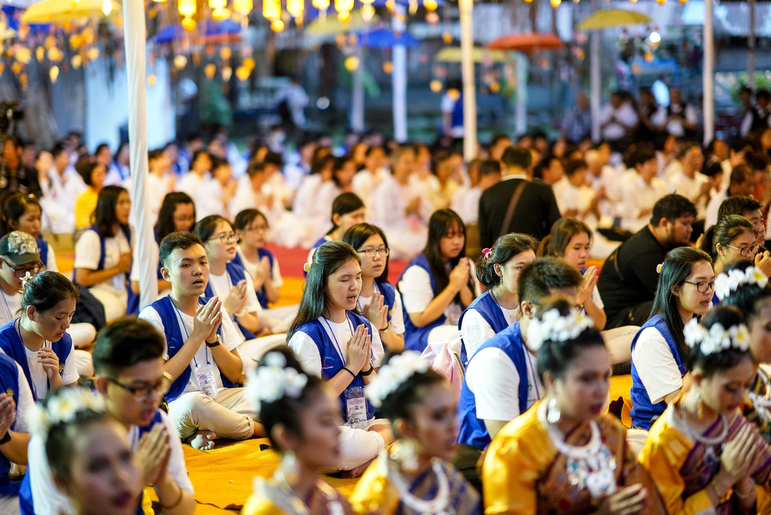 Đèn trời rực sáng thánh địa Phật giáo trong đại lễ Phật đản - Ảnh 8.