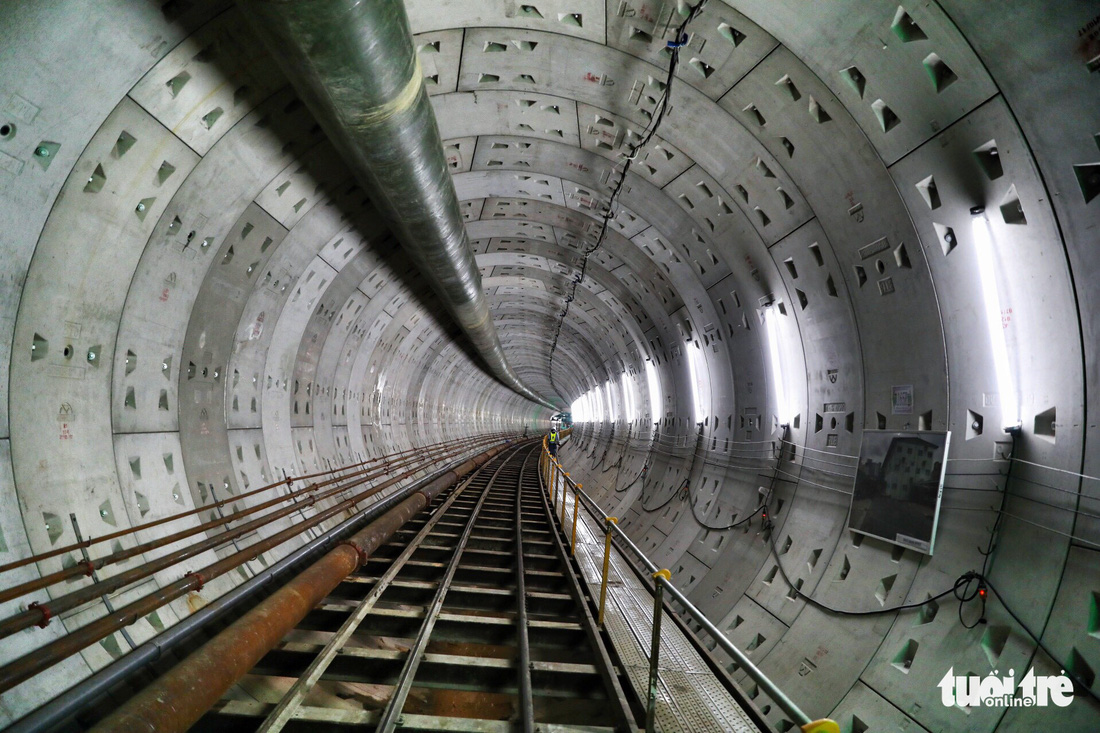 Ngắm đường hầm metro thứ 2 sắp hoàn thành dưới lòng đất - Ảnh 1.