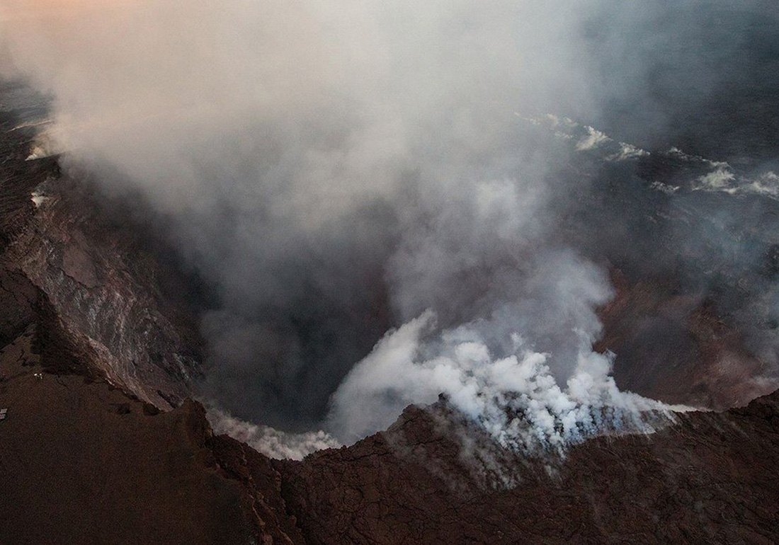 Cận cảnh núi lửa phun ở Hawaii khiến cả ngàn người di tản - Ảnh 11.