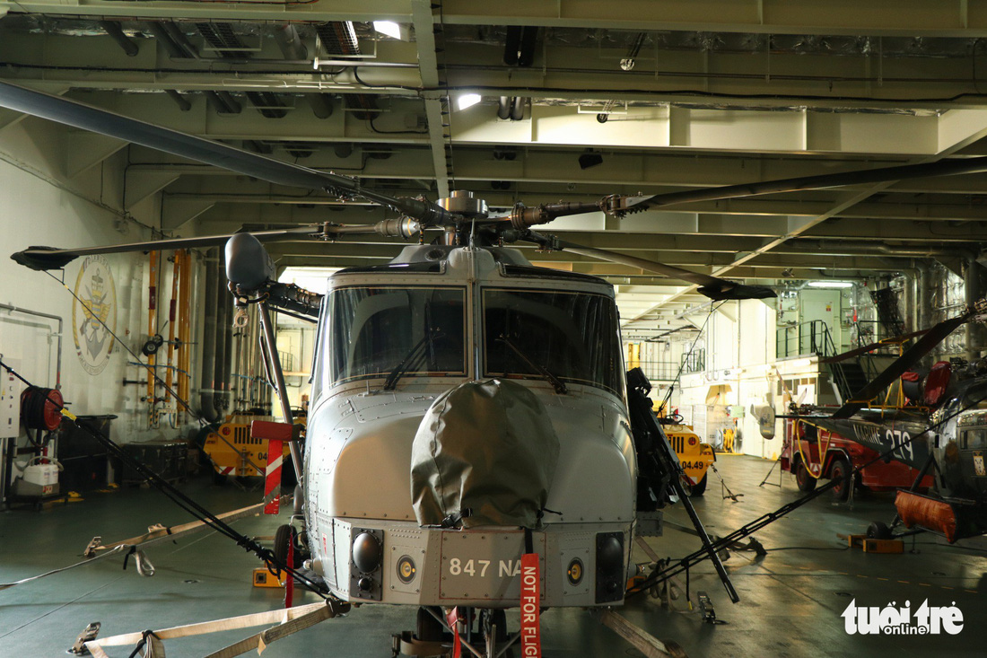 Khám phá tàu sân bay trực thăng hiện đại nhất của Pháp đang ở Việt Nam - Ảnh 10.