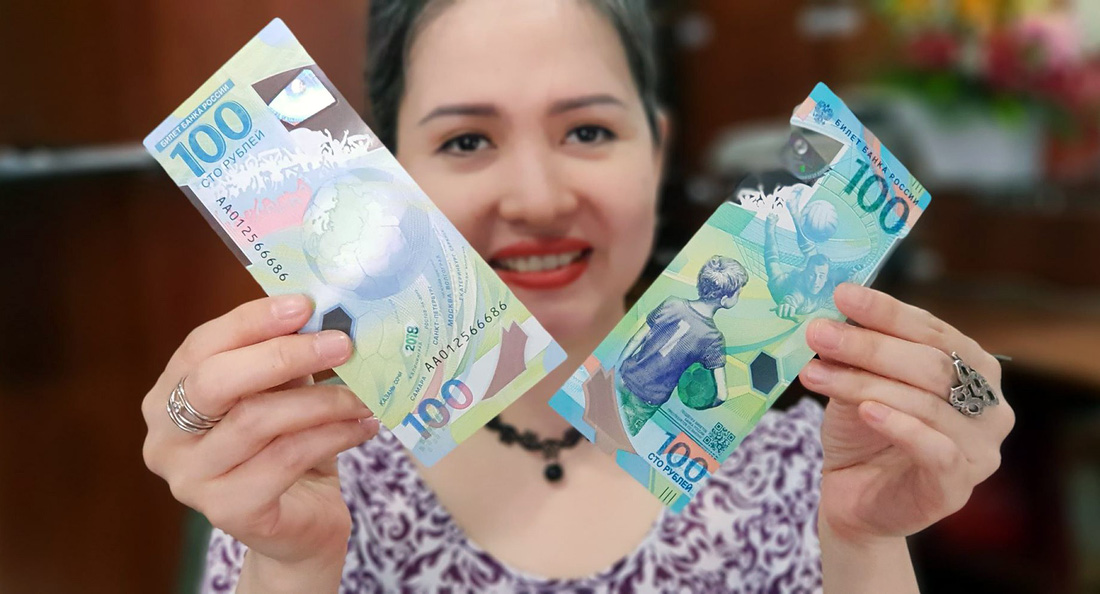Tiền 100 rúp Nga kỷ niệm World Cup được săn lùng ở Sài Gòn - Ảnh 1.