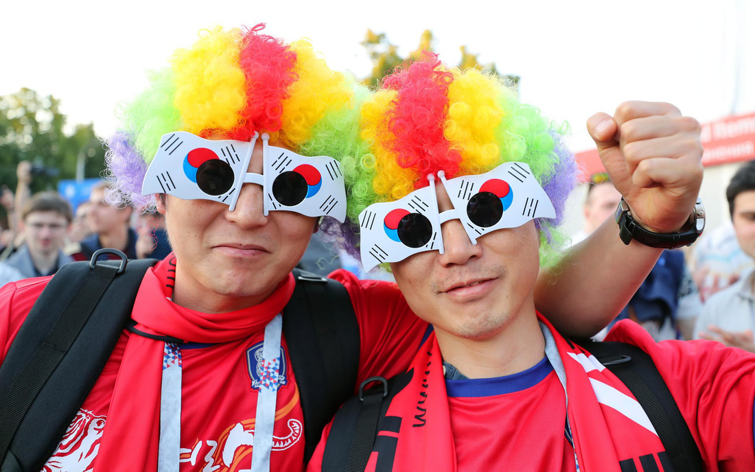 Fan World Cup ấn tượng với khuôn mặt nhiều sắc màu - Ảnh 5.