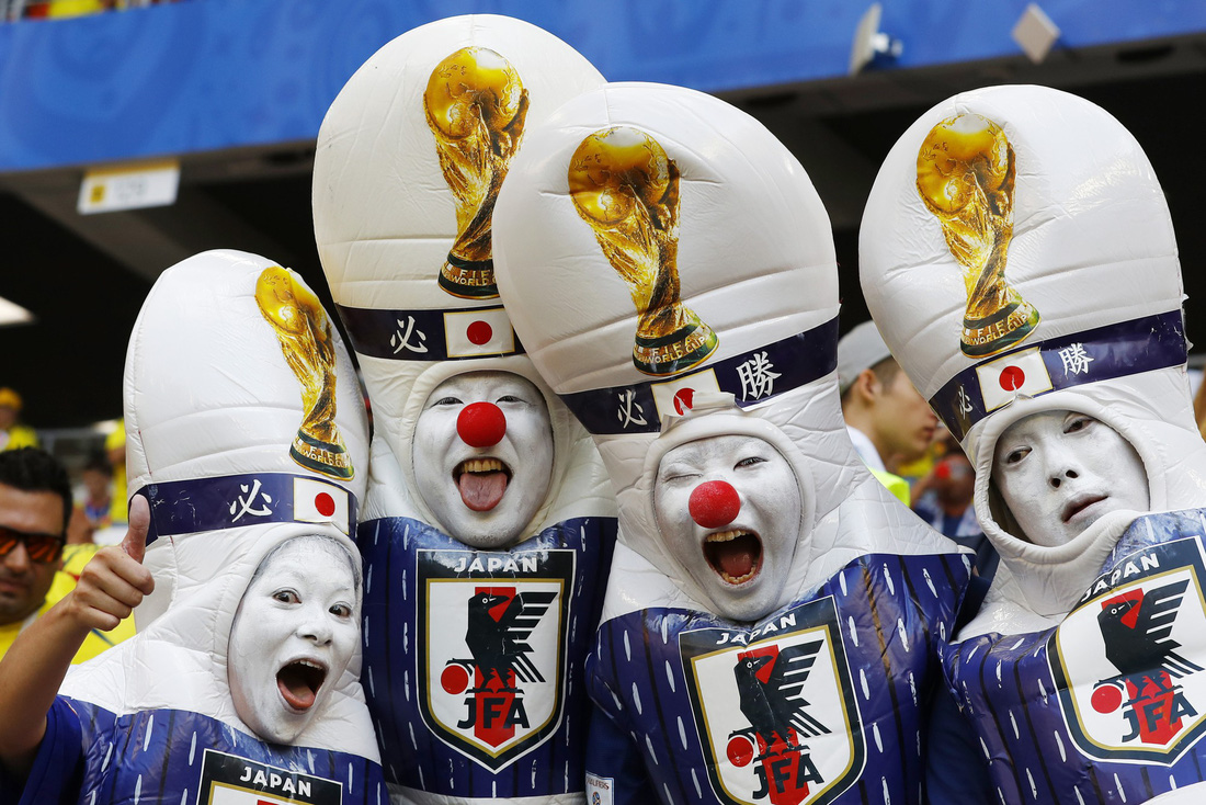 Khán đài World Cup: Sàn diễn thời trang lớn nhất thế giới - Ảnh 10.