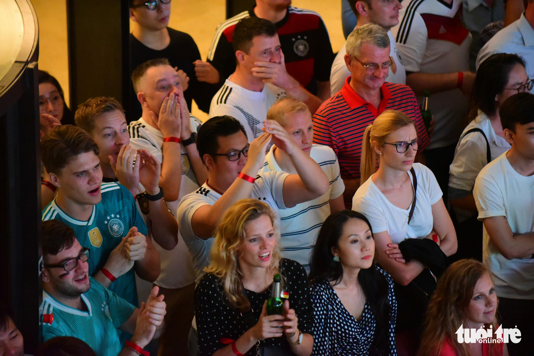 Fan hâm mộ tại Sài Gòn tiếc ngẩn ngơ khi tuyển Đức thua trận - Ảnh 7.