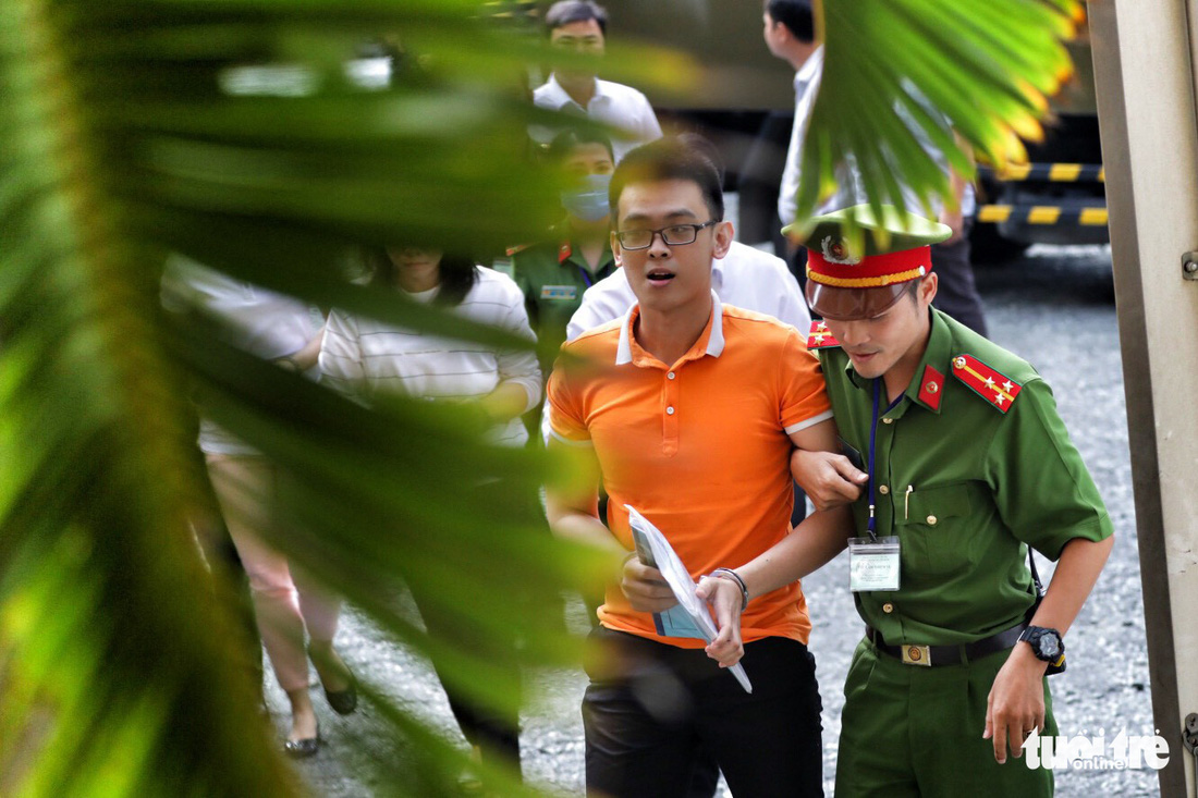 Nhóm khủng bố sân bay Tân Sơn Nhất lại hầu tòa - Ảnh 4.