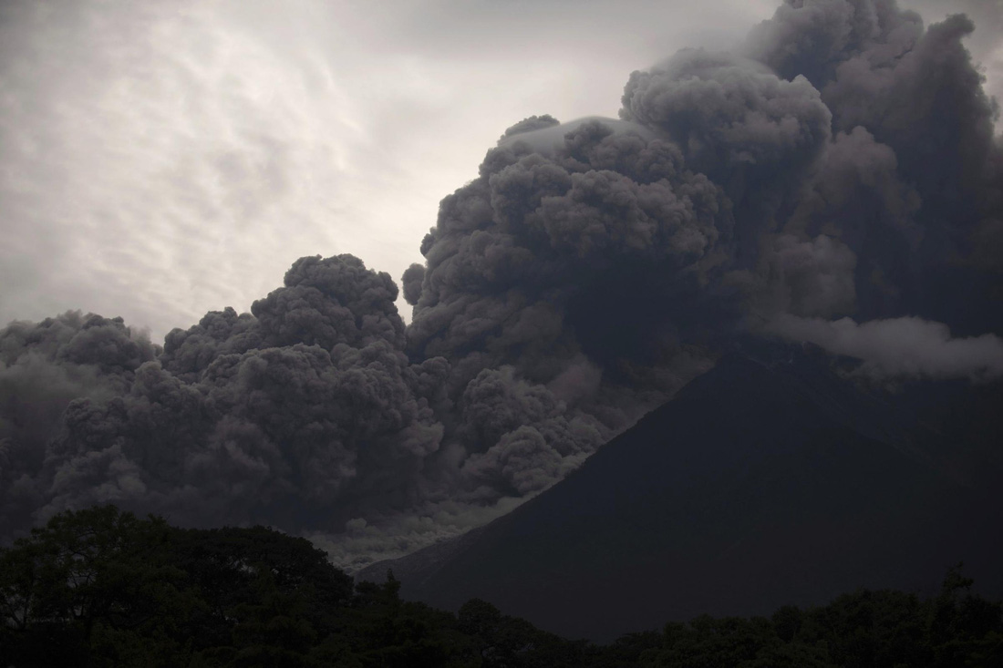 Hình ảnh tang thương khi núi lửa phun giết hàng chục người ở Guatemala - Ảnh 10.