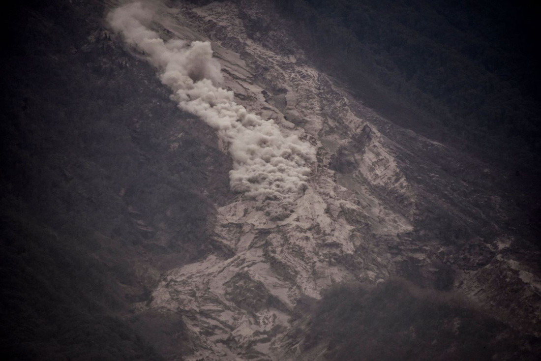 Hình ảnh tang thương khi núi lửa phun giết hàng chục người ở Guatemala - Ảnh 18.