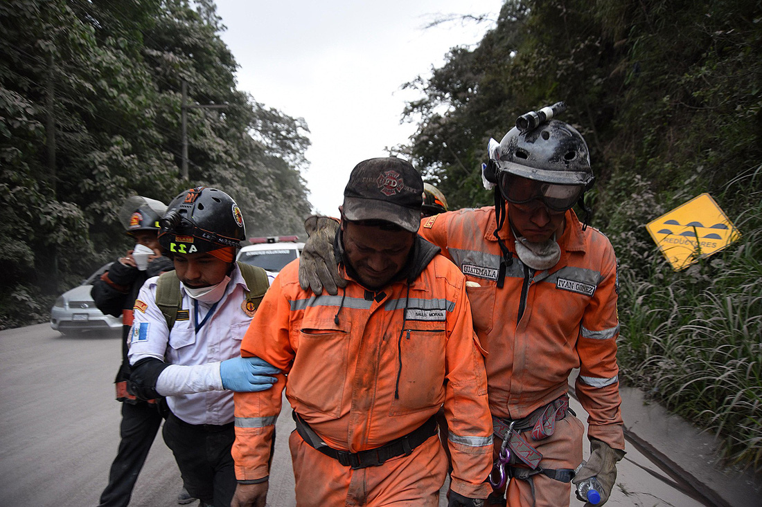 Hình ảnh tang thương khi núi lửa phun giết hàng chục người ở Guatemala - Ảnh 8.