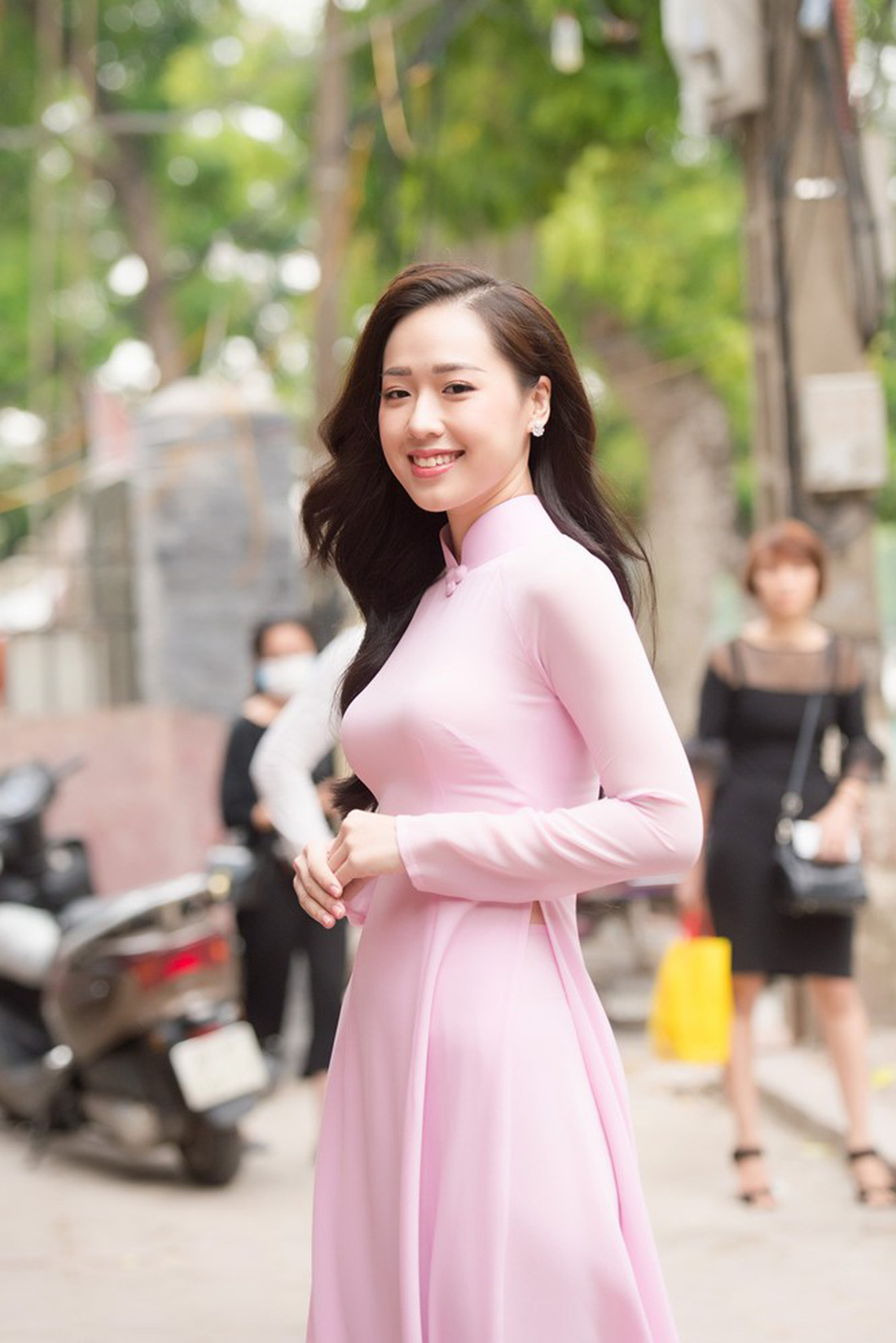 Thí sinh Hoa hậu Việt Nam 2018 sẽ phải bán vé số, cào nghêu - Ảnh 2.