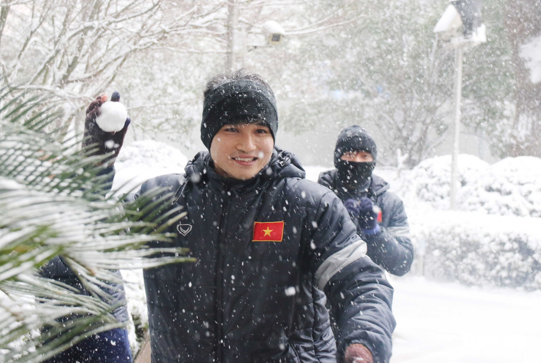 Tuyết phủ trắng nơi U23 Việt Nam đá trận chung kết lịch sử - Ảnh 3.