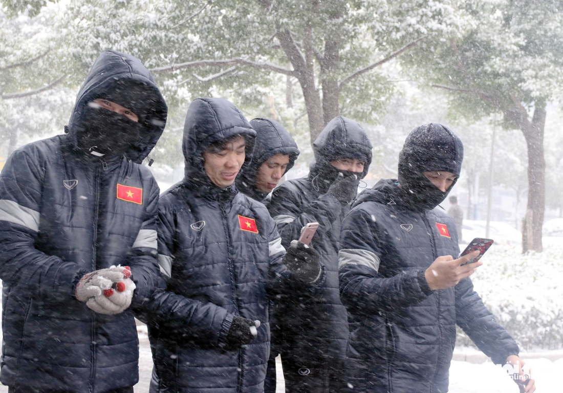 Tuyết phủ trắng nơi U23 Việt Nam đá trận chung kết lịch sử - Ảnh 4.