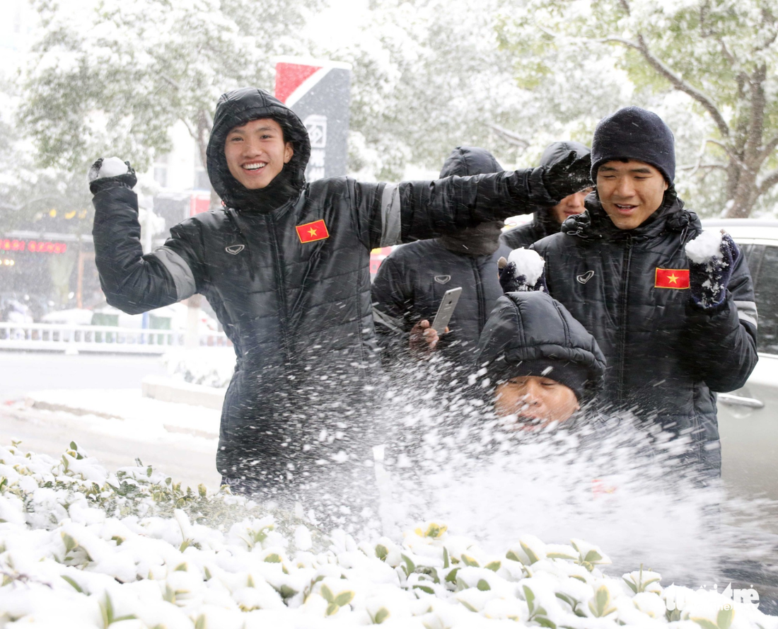 Tuyết phủ trắng nơi U23 Việt Nam đá trận chung kết lịch sử - Ảnh 6.