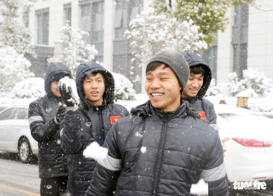 Tuyết phủ trắng nơi U23 Việt Nam đá trận chung kết lịch sử - Ảnh 7.