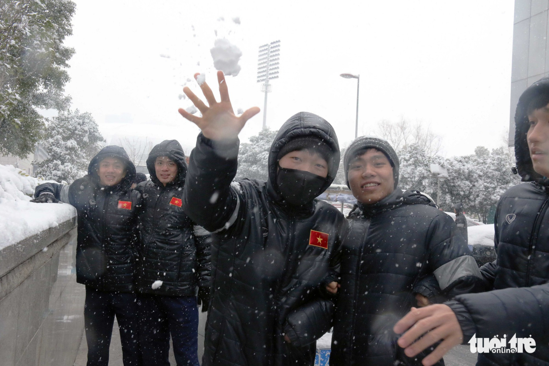 Tuyết phủ trắng nơi U23 Việt Nam đá trận chung kết lịch sử - Ảnh 8.