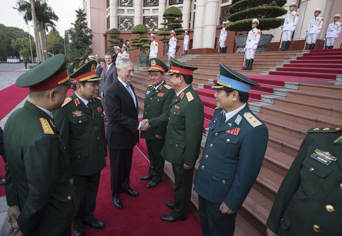 Một ngày của Bộ trưởng Quốc phòng Mỹ James Mattis ở Hà Nội - Ảnh 9.