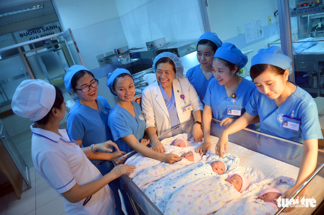 Những công dân đầu tiên của TP.HCM năm 2018 - Ảnh 1.