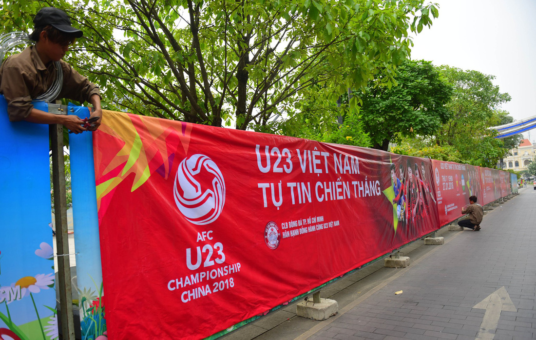 Cả Sài Gòn rạo rực đợi chung kết U23 - Ảnh 3.