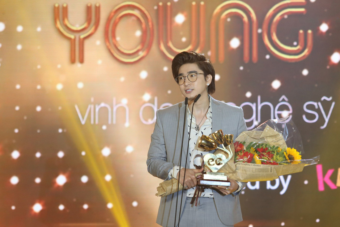 Soobin Hoàng Sơn lập hattrick tại Keeng Young Awards 2017 - Ảnh 8.