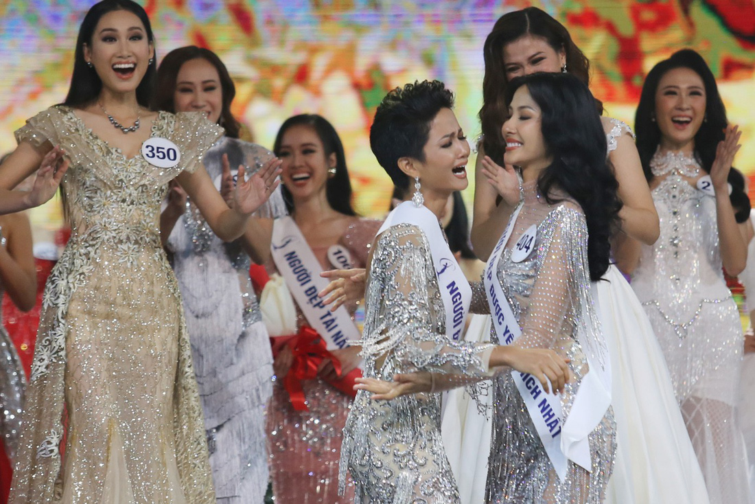 Ngắm nhan sắc tân hoa hậu HHen Niê qua các vòng thi - Ảnh 11.