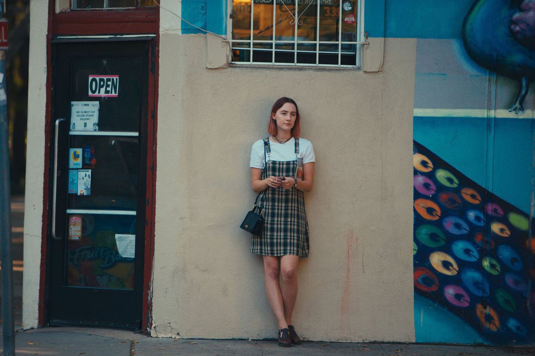 Lady Bird: rung động, nổi loạn và hoài bão của một cô gái - Ảnh 7.