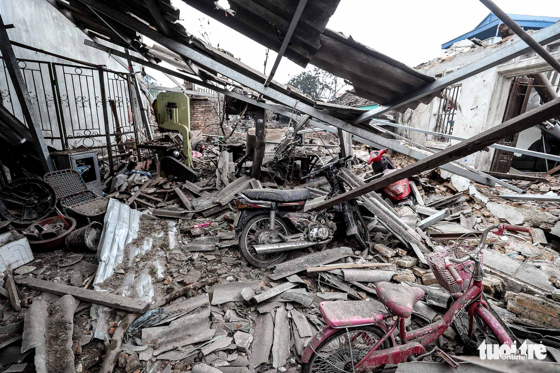 Hiện trường kinh hoàng vụ nổ kho phế liệu ở Bắc Ninh - Ảnh 14.