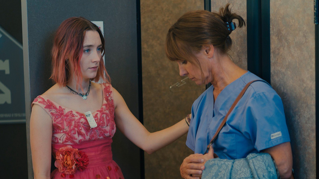 Lady Bird: rung động, nổi loạn và hoài bão của một cô gái - Ảnh 1.