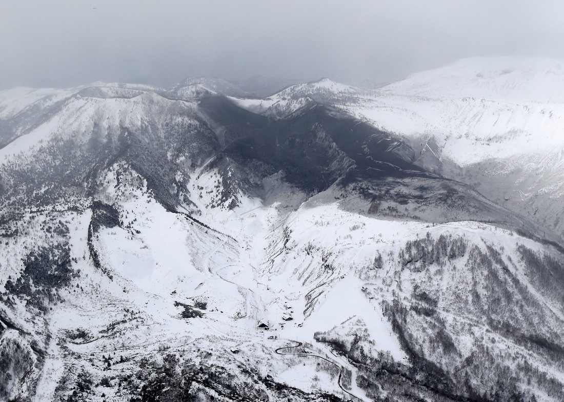 Bão tuyết, núi lửa cùng tấn công nước Nhật trong một ngày - Ảnh 9.